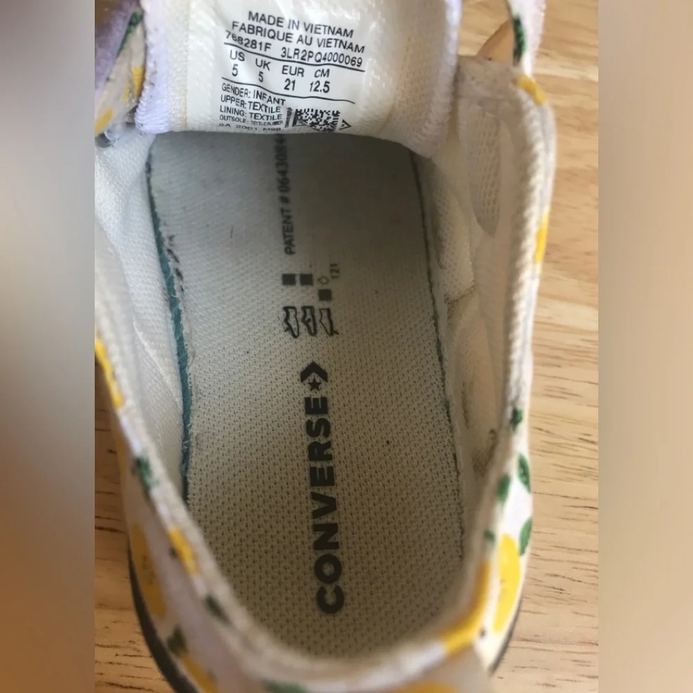 Converse Kids Lemon Print Sneakers Velcro Straps Size: US Toddler 5C EUR 21